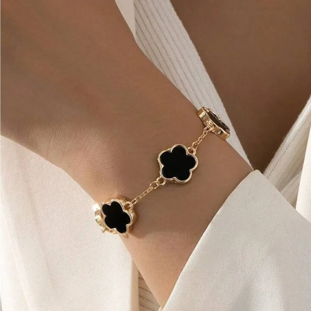 Elegant Black Flower Bracelet A1473